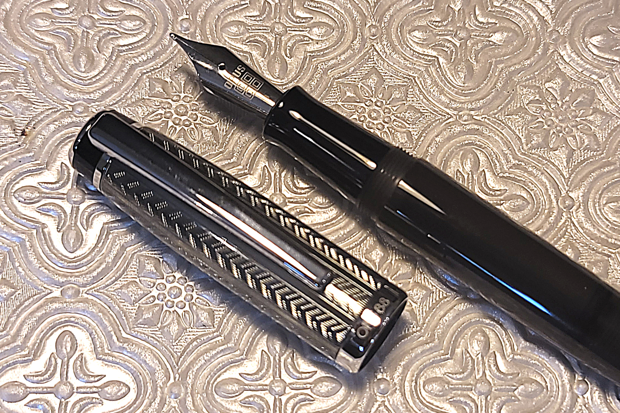 Opus 88 - Opera Arrow Fountain Pen - Grey